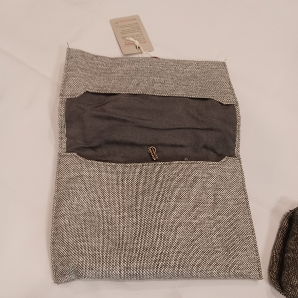 Austrian Airline Amenity Kit 10 items Swag Bag Travel Packable - Picture 9 of 9